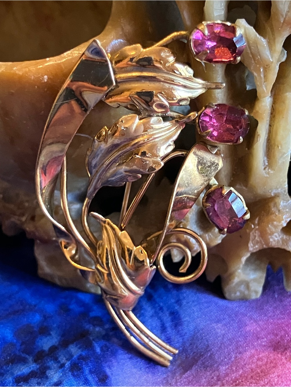 Gold and Ruby colored Flower Brooch. - Picture 3 of 10
